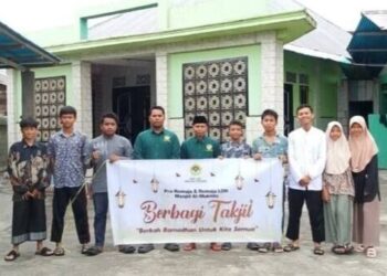 LDII Maluku Tengah Bagikan Takjil Bantu Para Pelintas Berbuka Puasa