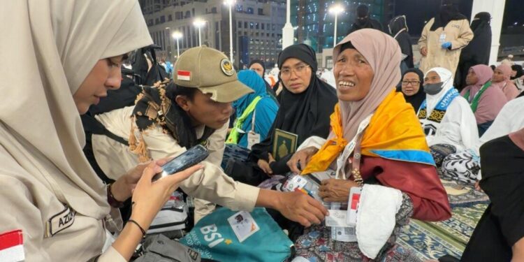 Titin Sumarni, seorang jemaah haji Embarkasi PDG 13 asal Tanah Datar, Sumatera Barat. Foto: LINES