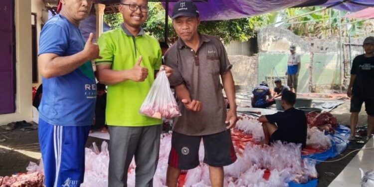 LDII Mojokerto menggelar penyembelihan dan pembagian daging kurban. Foto: LINES.
