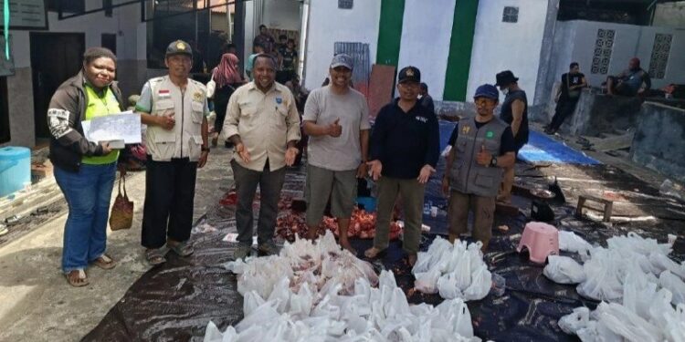Lembaga Dakwah Islam Indonesia (LDII) Papua Barat menyembelih 52 ekor sapi dan empat ekor kambing kurban pada Hari Raya Iduladha 1447 Hijriah, Rabu (27/5/2026). Foto: LINES