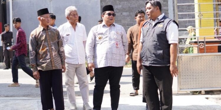Ratusan santri Pondok Pesantren Al Barru Bulusari, Desa Bulusulur, Kecamatan Wonogiri, mengikuti program Cek Kesehatan Gratis (CKG) yang digelar Pemerintah Kabupaten Wonogiri melalui Dinas Kesehatan dan Puskesmas Wonogiri I. Kegiatan yang berlangsung pada Kamis (11/6/2026). foto: LINES
